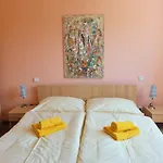 Lumis Hotel *